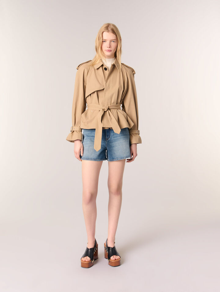 Gabardina corta con tachuelas